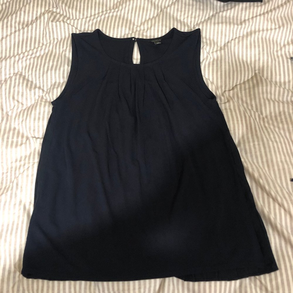 ANN TAYLOR navy blue pleated blouse size XS NWOT